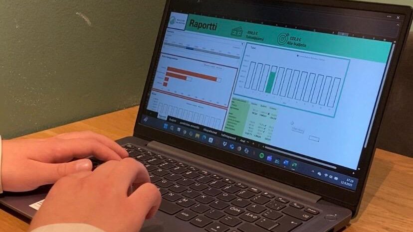 Hallitsetaloutesi -pohja, excel pohja tietokoneen näytöllä.